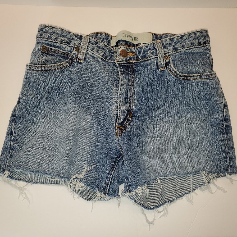 GAP cutoff shorts
